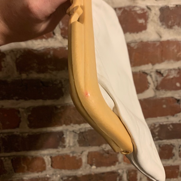 1970s vintage Sirocco italian real leather clutch white with tan Bakelite clasp - Picture 3 of 12